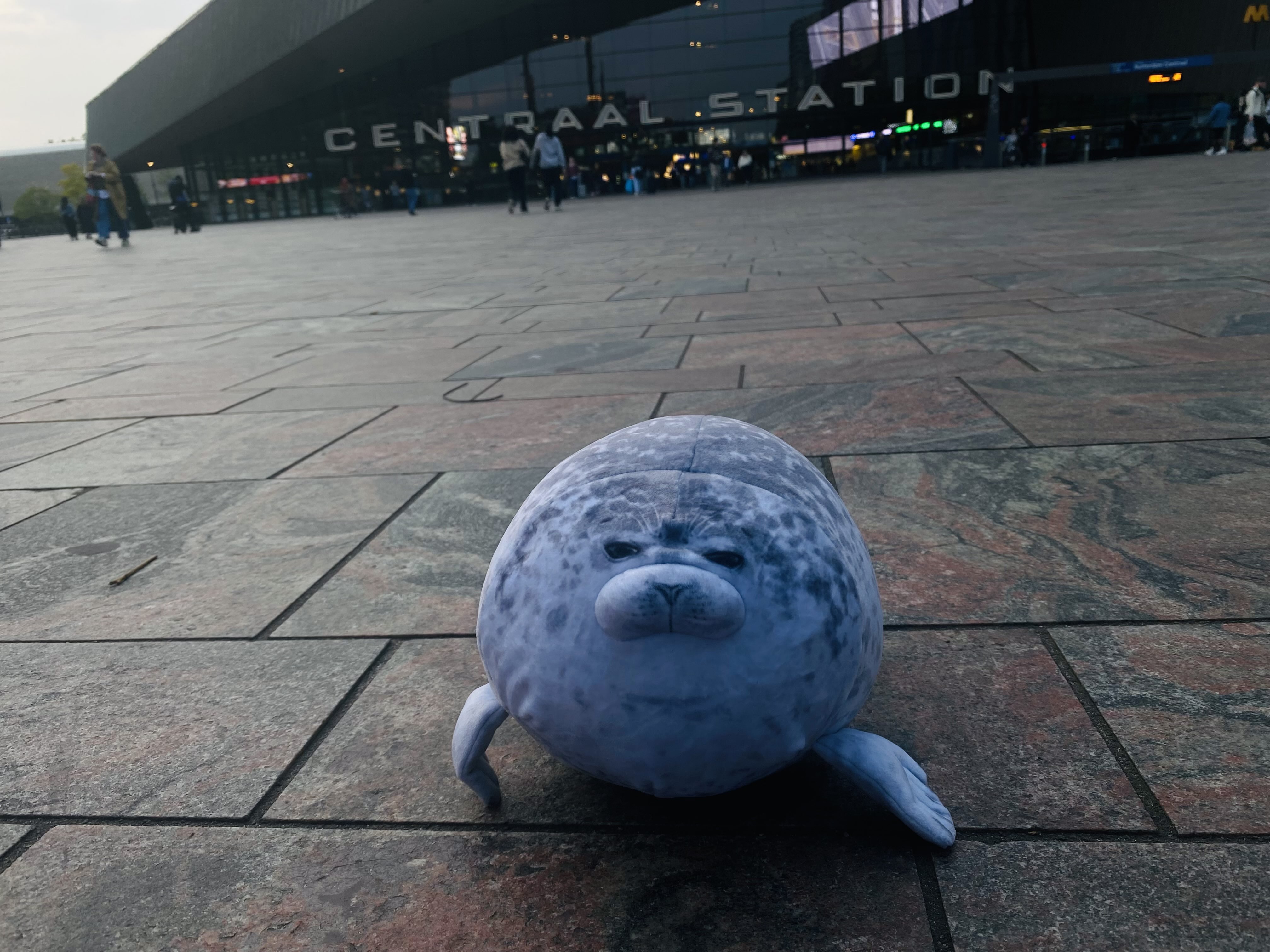 babito in front of rotterdam centraal